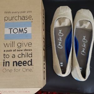 TOMS 9.5 Burlap Ballet Flats